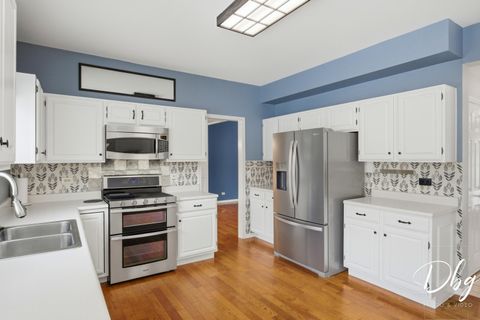 Tiny photo for 275 N Cambridge Court, Grayslake, IL 60030 (MLS # 12571073)