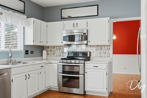 Tiny photo for 275 N Cambridge Court, Grayslake, IL 60030 (MLS # 12571073)