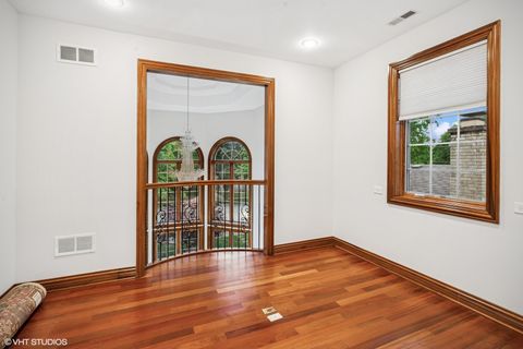Tiny photo for 3832 W Chase Avenue, Lincolnwood, IL 60712 (MLS # 12487947)