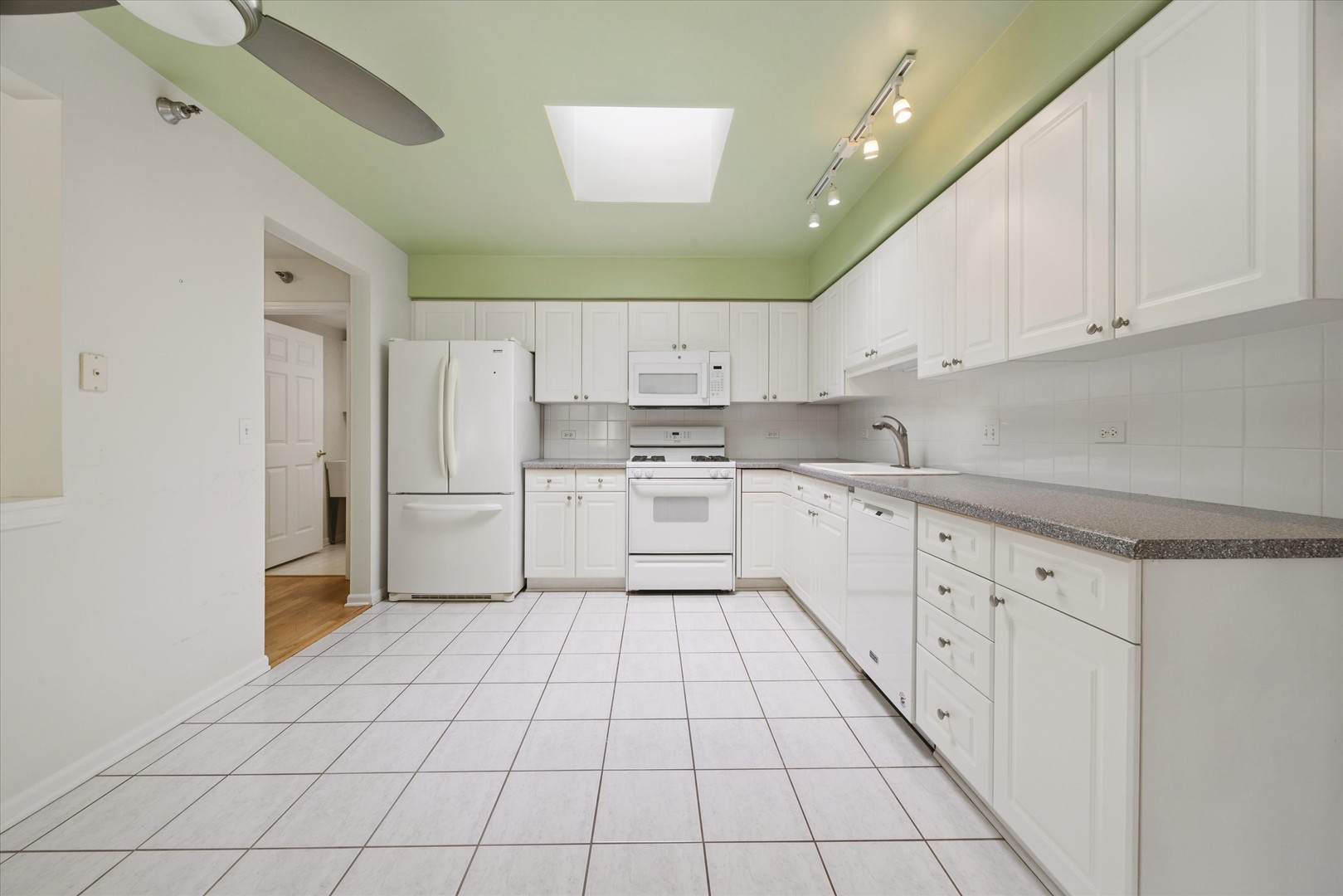7051 W Touhy Avenue 604