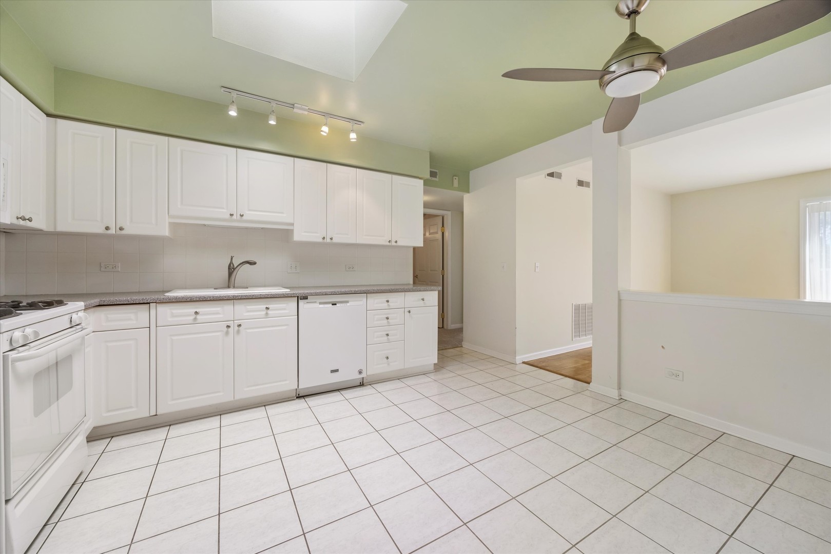 7051 W Touhy Avenue 604