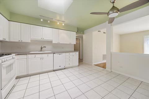 Tiny photo for 7051 W Touhy Avenue #604, Niles, IL 60714 (MLS # 12687542)
