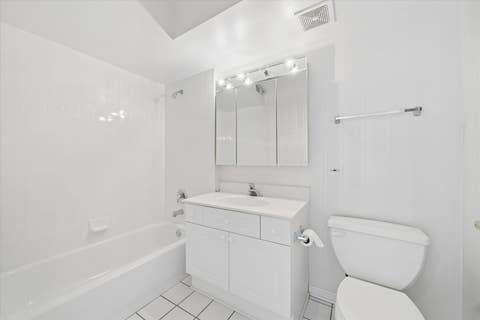 Tiny photo for 7051 W Touhy Avenue #604, Niles, IL 60714 (MLS # 12687542)