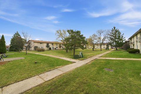 Tiny photo for 8888 Steven Drive #1C, Des Plaines, IL 60016 (MLS # 12603958)