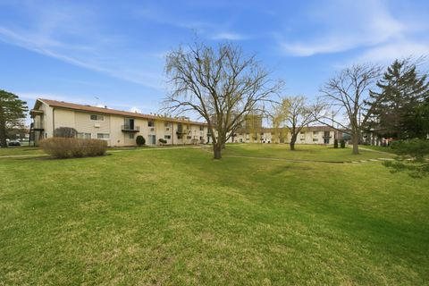 Tiny photo for 8888 Steven Drive #1C, Des Plaines, IL 60016 (MLS # 12603958)