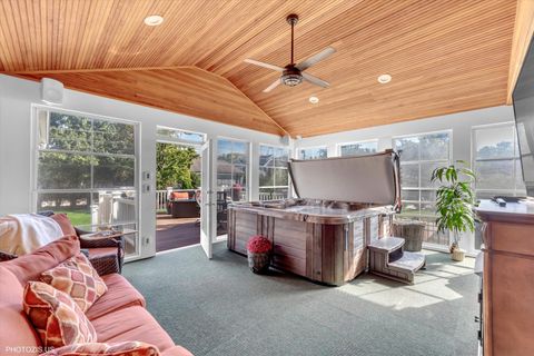 Tiny photo for 301 S Prospect Avenue, Park Ridge, IL 60068 (MLS # 12497946)