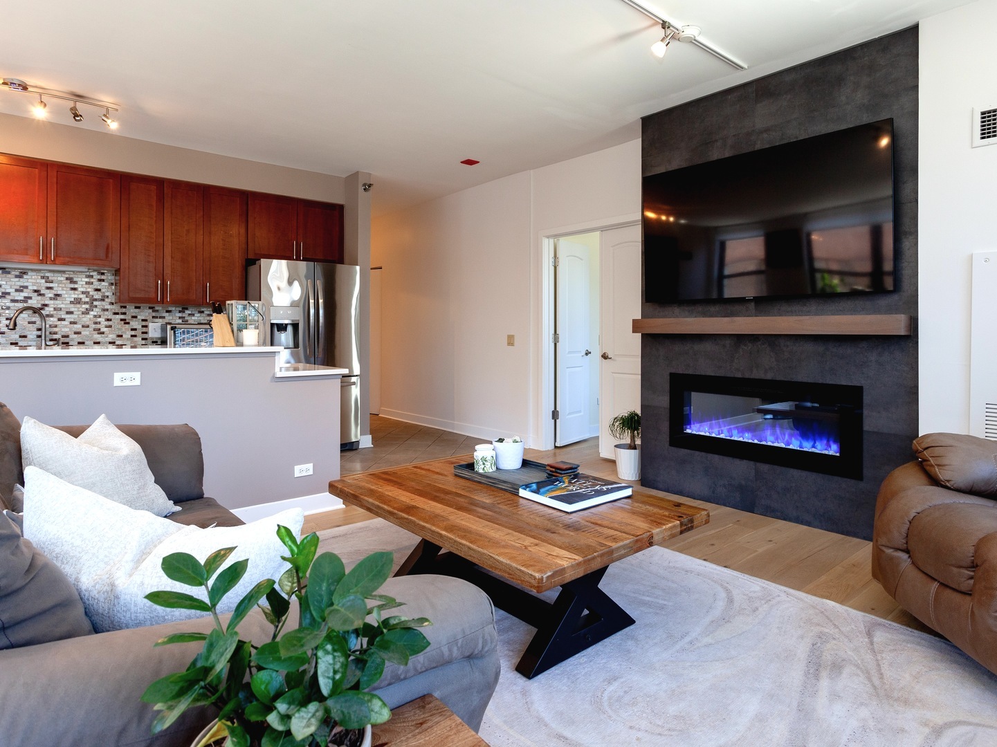 330 N Jefferson Street 904