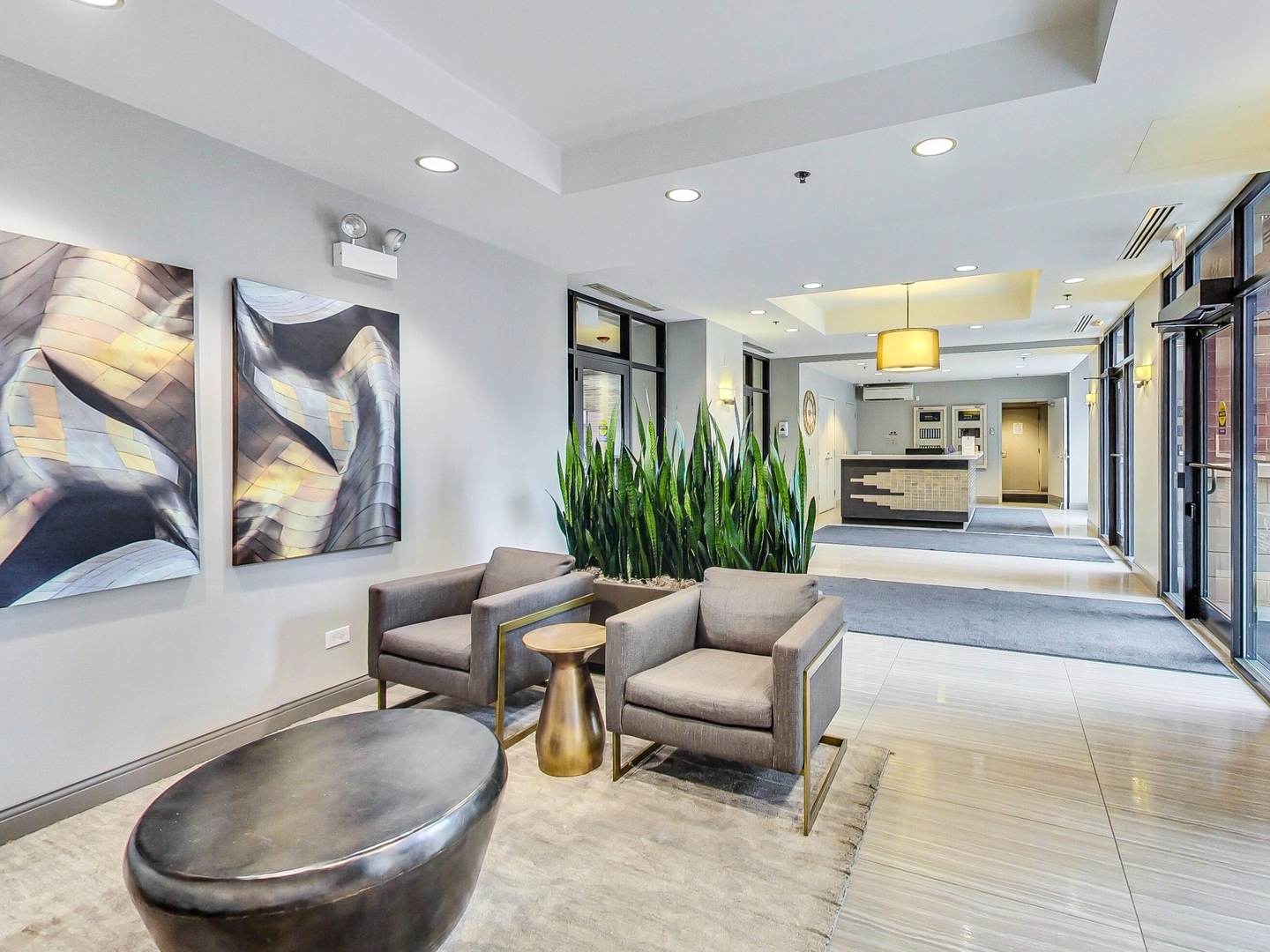 330 N Jefferson Street 904