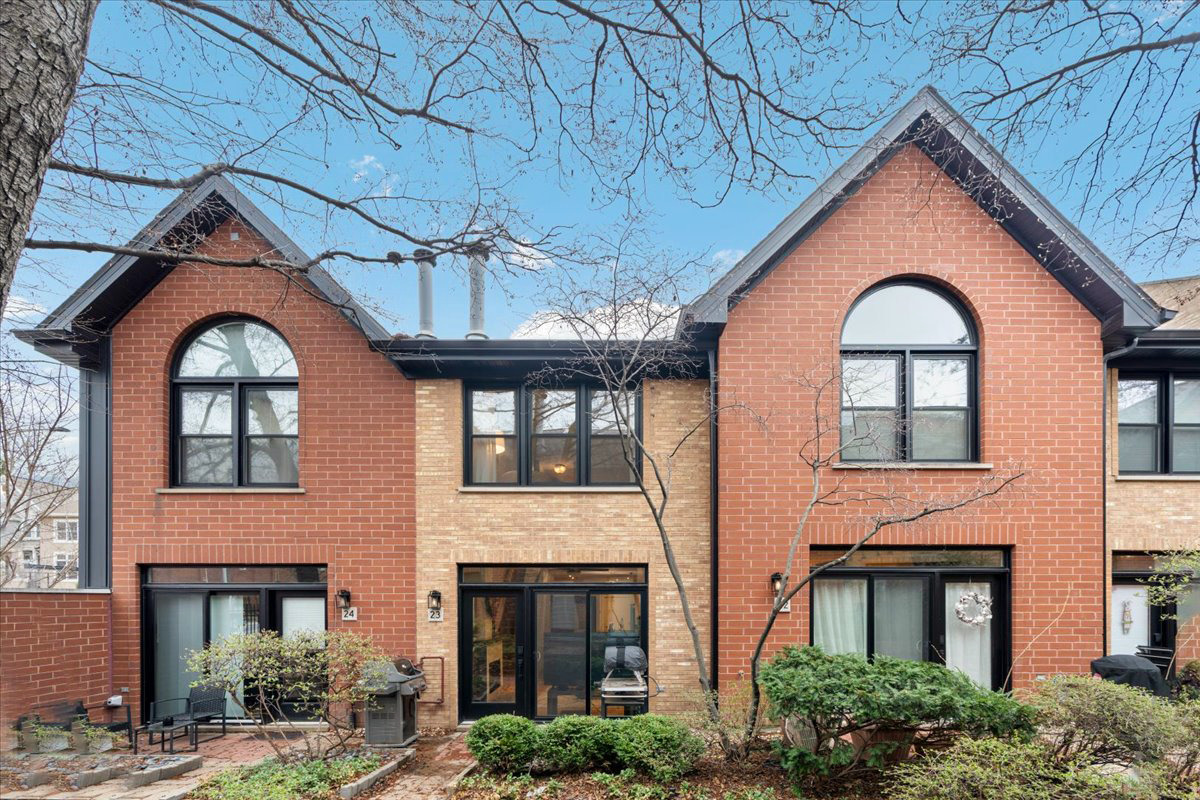 1801 W Diversey Parkway 23