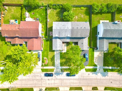 Tiny photo for 67 Stonefield Drive, Glendale Heights, IL 60139 (MLS # 12498369)