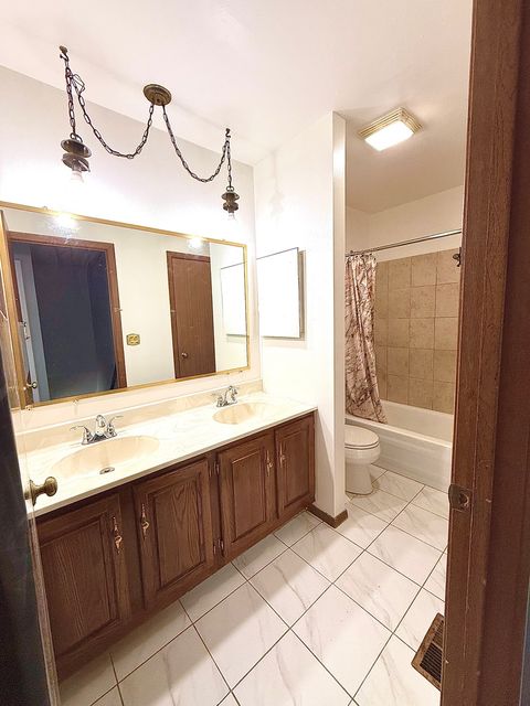 Tiny photo for 67 Stonefield Drive, Glendale Heights, IL 60139 (MLS # 12498369)