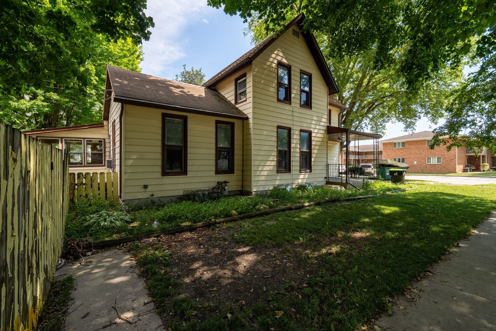212 W Maple Street