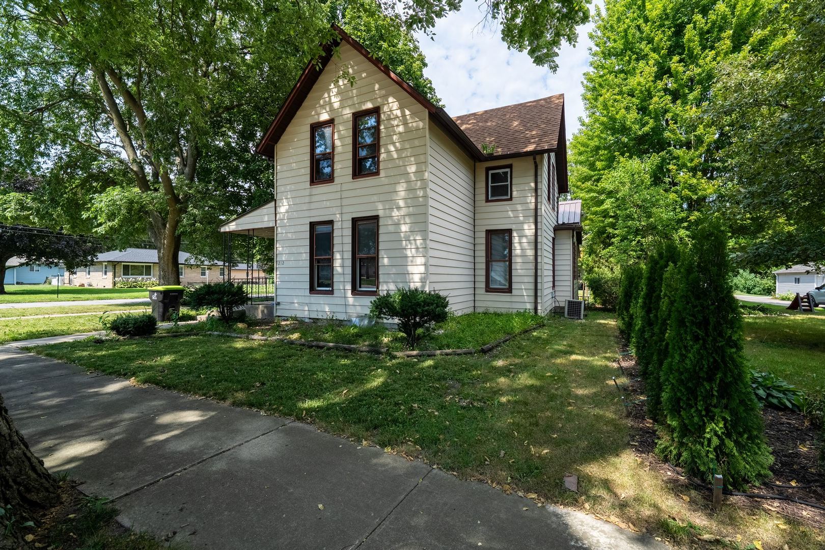 212 W Maple Street