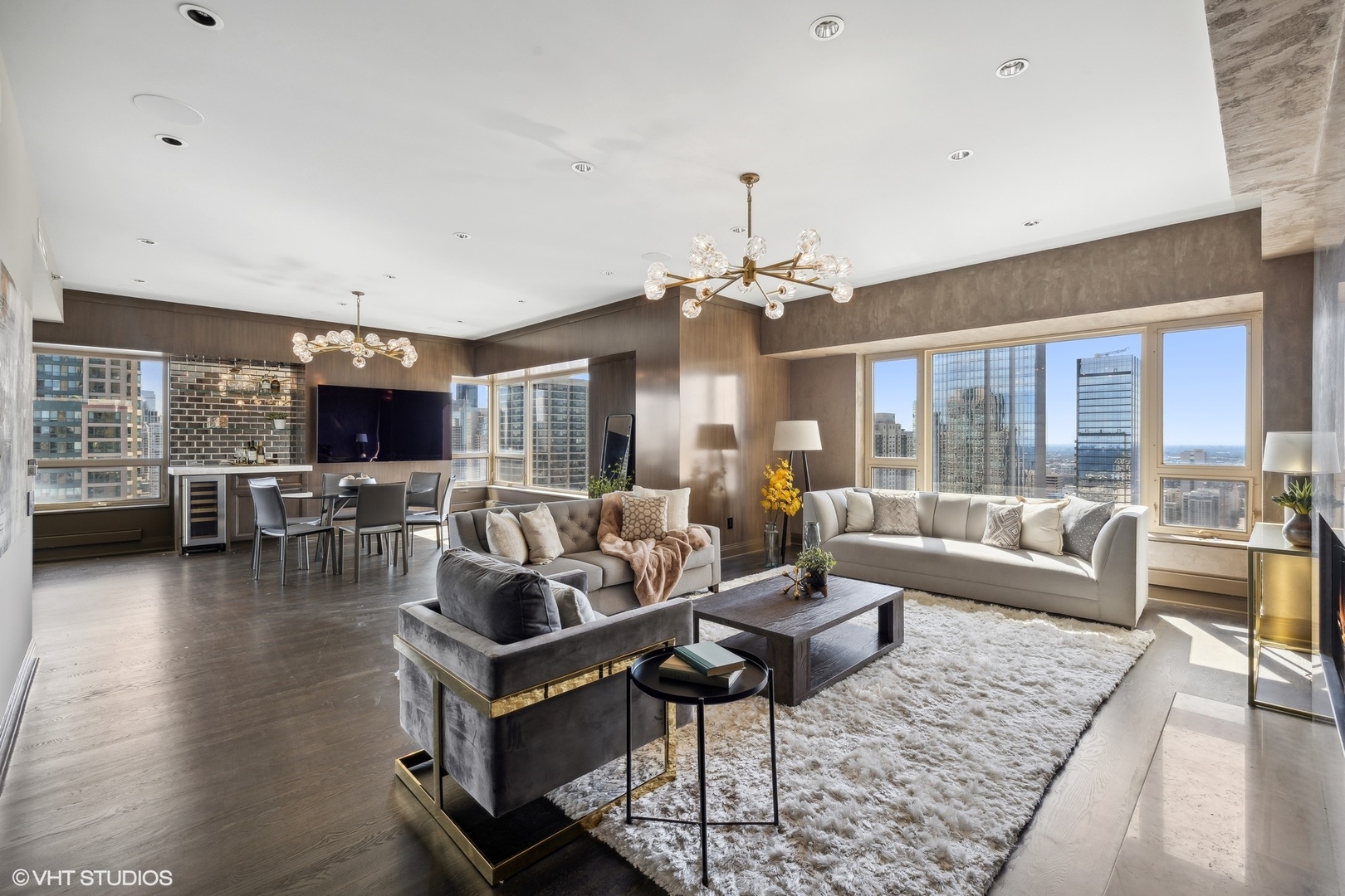 800 N Michigan Avenue 4102