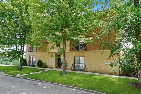 Tiny photo for 3423 Ridgeland Avenue #201, Berwyn, IL 60402 (MLS # 12498490)