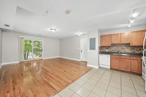 Tiny photo for 3423 Ridgeland Avenue #201, Berwyn, IL 60402 (MLS # 12498490)