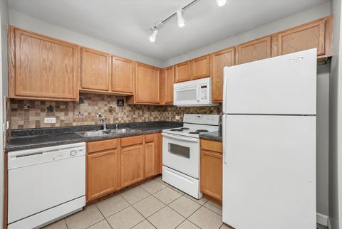 Tiny photo for 3423 Ridgeland Avenue #201, Berwyn, IL 60402 (MLS # 12498490)