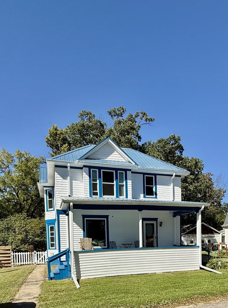 219 Lyons Court