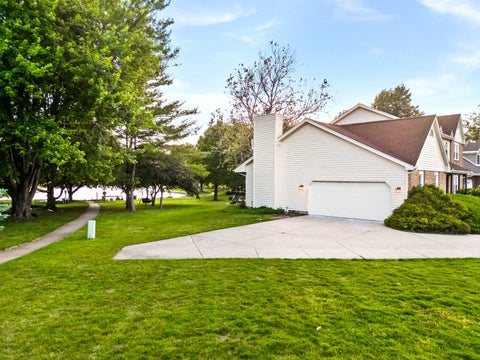 Tiny photo for 1 Shorewood Court, Bloomington, IL 61704 (MLS # 12669109)