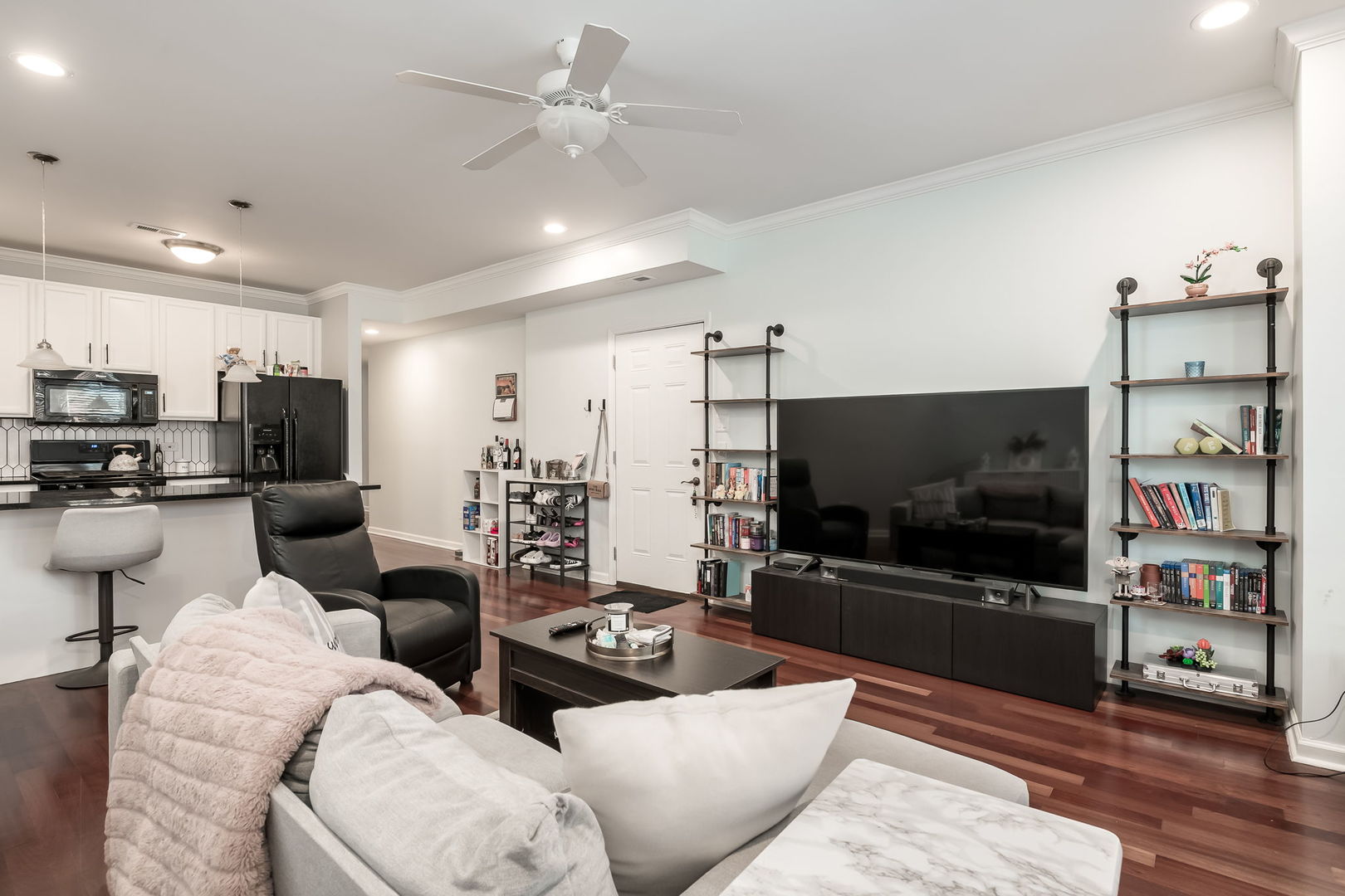 6641 W BELMONT Avenue 2