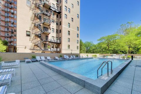 Tiny photo for 2400 N Lakeview Avenue #808, Chicago, IL 60614 (MLS # 12640452)