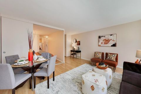 Tiny photo for 2400 N Lakeview Avenue #808, Chicago, IL 60614 (MLS # 12640452)