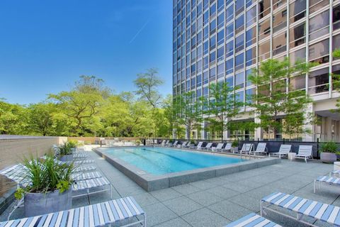 Tiny photo for 2400 N Lakeview Avenue #808, Chicago, IL 60614 (MLS # 12640452)