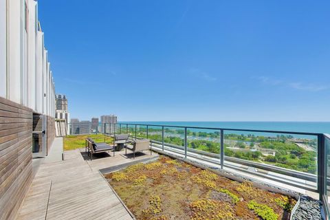 Tiny photo for 2400 N Lakeview Avenue #808, Chicago, IL 60614 (MLS # 12640452)