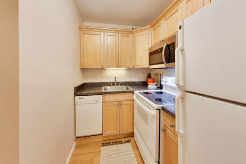 Tiny photo for 2400 N Lakeview Avenue #808, Chicago, IL 60614 (MLS # 12640452)
