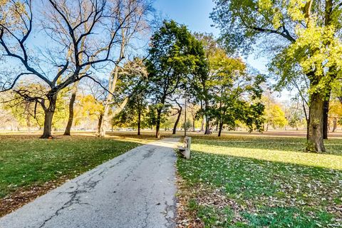 Tiny photo for 2400 N Lakeview Avenue #808, Chicago, IL 60614 (MLS # 12640452)