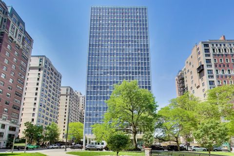 Photo of 2400 N Lakeview Avenue #808, Chicago, IL 60614 (MLS # 12640452)