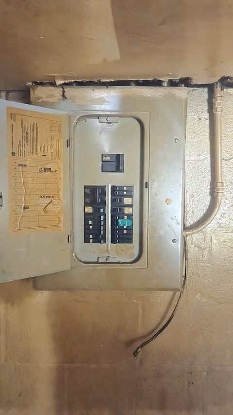 Tiny photo for 13849 Kanawha Avenue, Dolton, IL 60419 (MLS # 12485417)