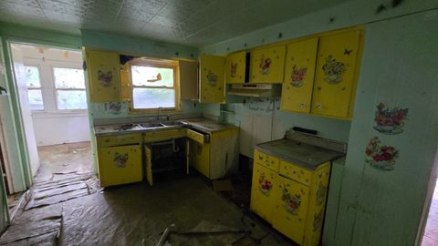 Tiny photo for 13849 Kanawha Avenue, Dolton, IL 60419 (MLS # 12485417)