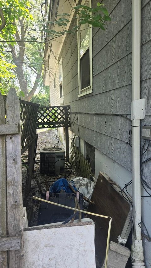 Tiny photo for 13849 Kanawha Avenue, Dolton, IL 60419 (MLS # 12485417)