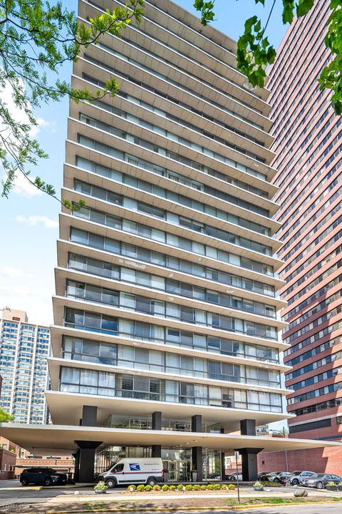 Photo of 320 W Oakdale Avenue #702, Chicago, IL 60657 (MLS # 12640024)