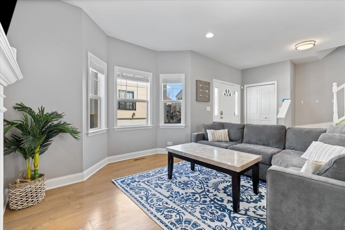 3834 N Milwaukee Court