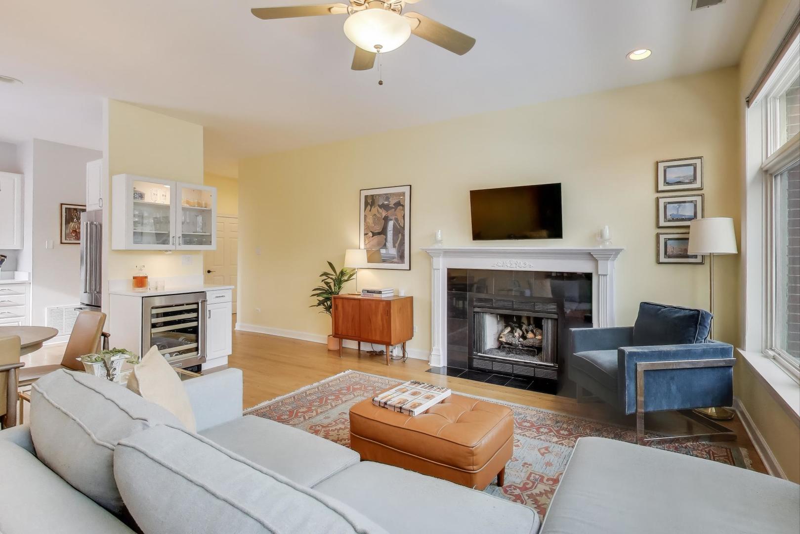 3616 N Janssen Avenue 2S