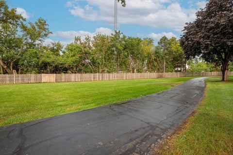 Tiny photo for 586 Fairway View Drive #1B, Wheeling, IL 60090 (MLS # 12766562)
