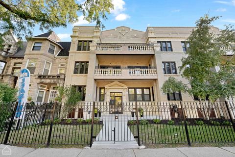4357 S King Drive 1 Chicago IL 60653