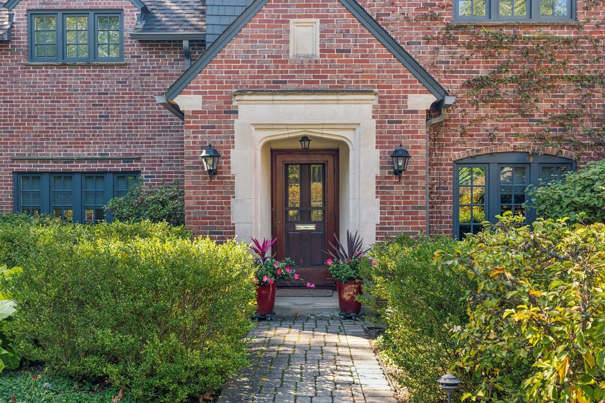 350 N Deere Park Drive W