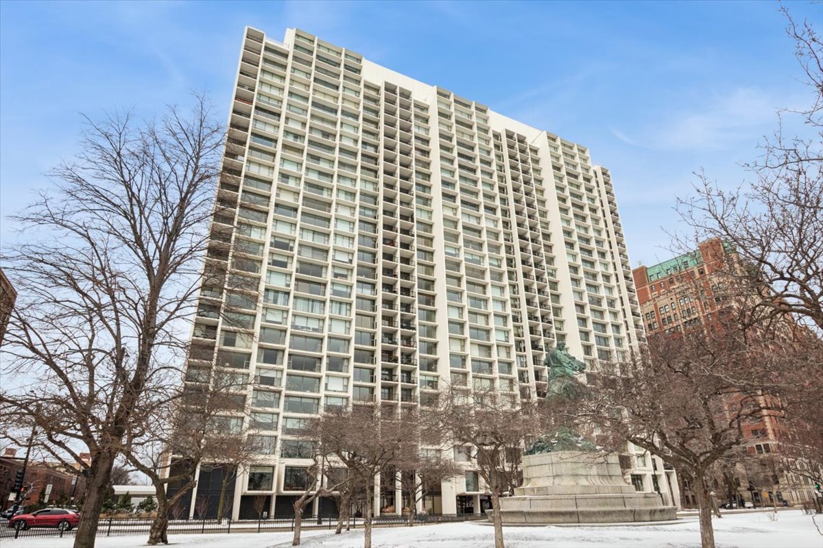 3200 N Lake Shore Drive 2802