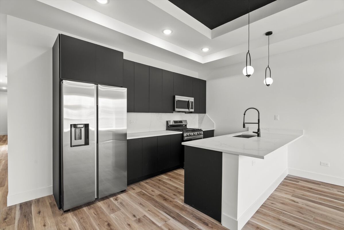 6538 S Rhodes Avenue 3