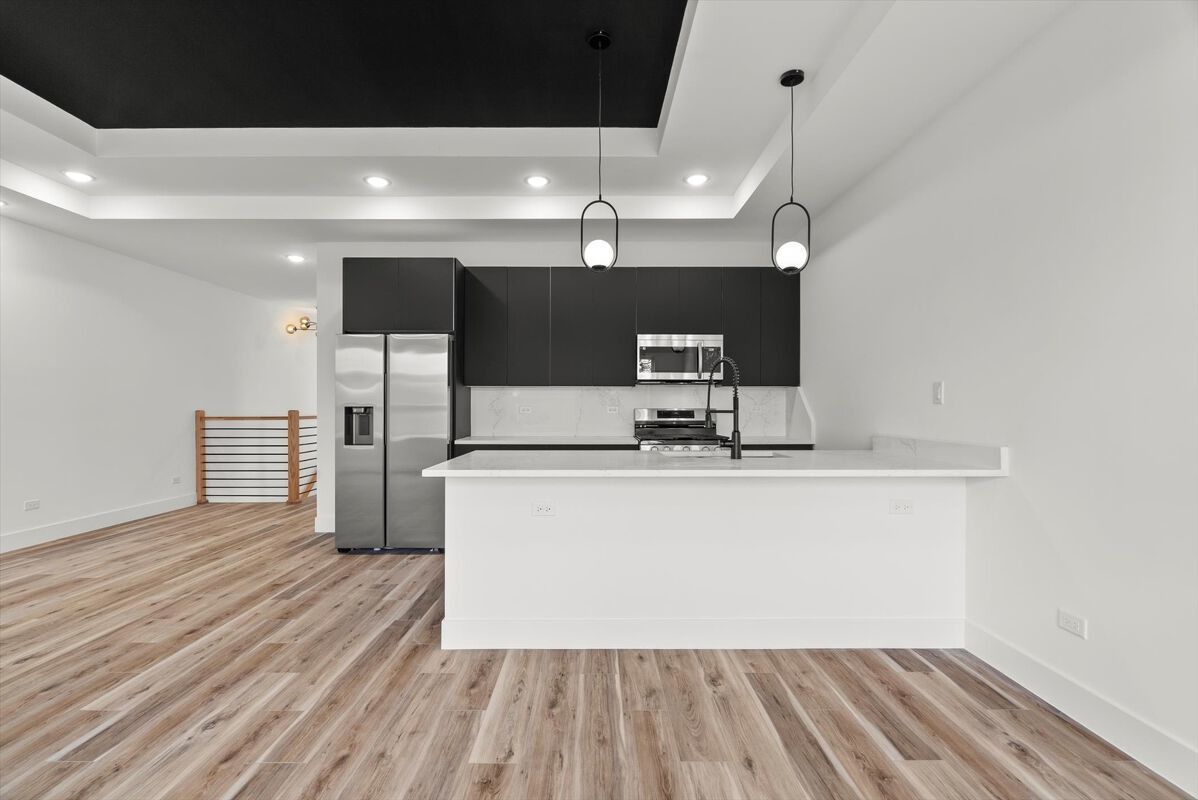 6538 S Rhodes Avenue 3