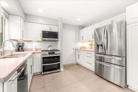 Tiny photo for 8409 Mending Wall Drive, Woodridge, IL 60517 (MLS # 12702044)