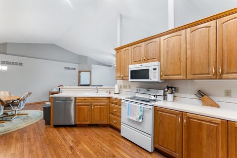 Tiny photo for 4004 W 30th Street, Davenport, IA 52804 (MLS # 100000381)