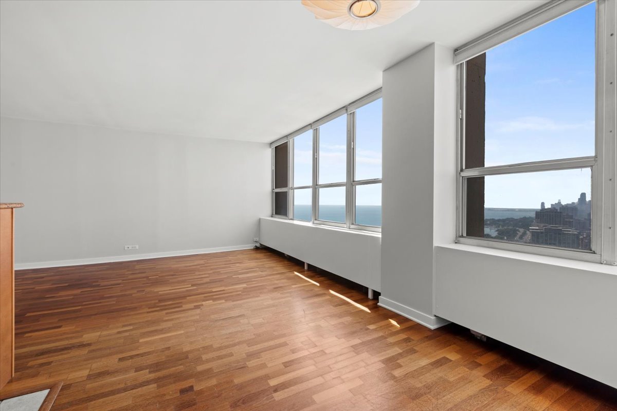 655 W Irving Park Road 4603