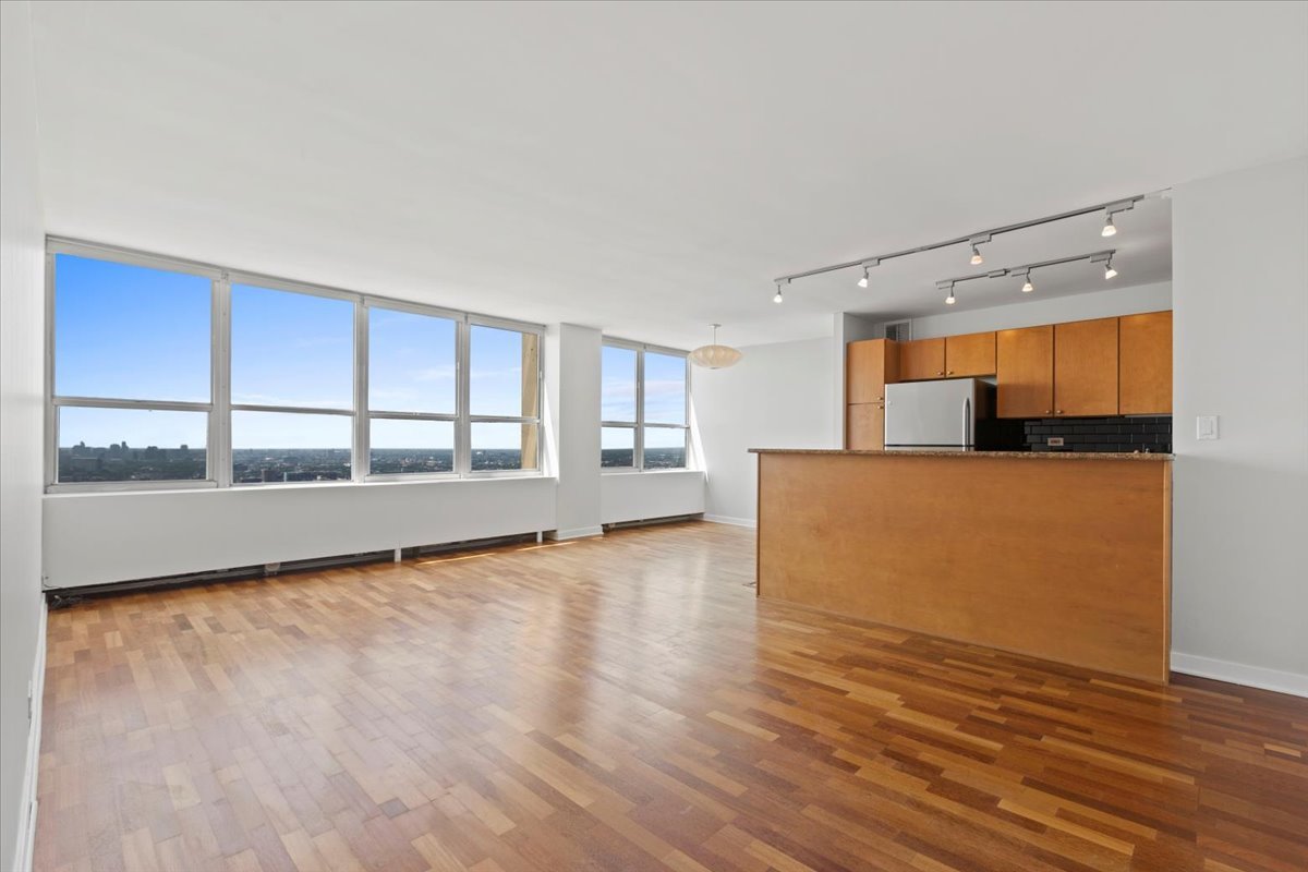 655 W Irving Park Road 4603