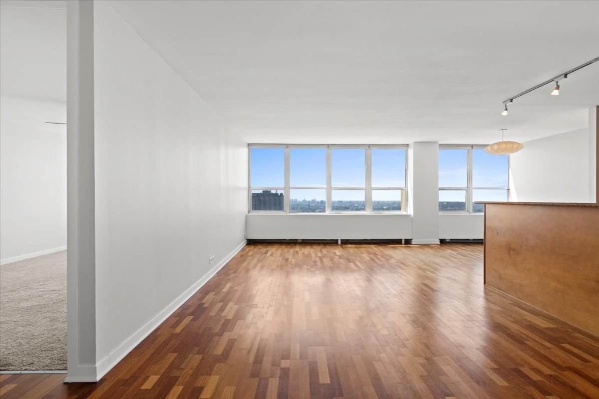 655 W Irving Park Road 4603