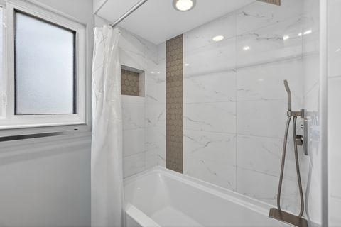 Tiny photo for 315 N Kenilworth Avenue, Elmhurst, IL 60126 (MLS # 12611027)