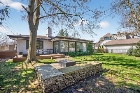 Tiny photo for 315 N Kenilworth Avenue, Elmhurst, IL 60126 (MLS # 12611027)